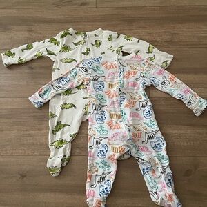 Unisex Baby Dinosaur Themed 2-pack of Sleepers Size 6-9 Months Old Navy